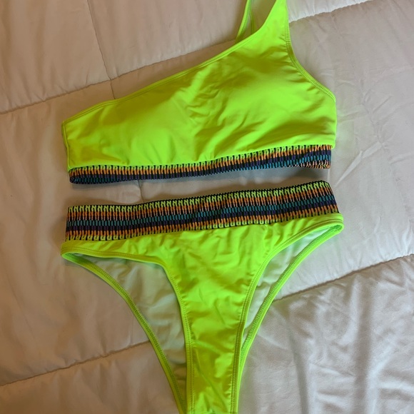 Lime green bikini set - Picture 1 of 3